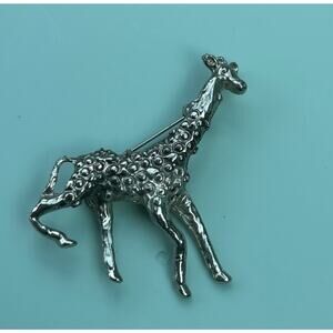Vintage Silver Tone Textured Giraffe Brooch - Mid-Century Animal Safari Pin